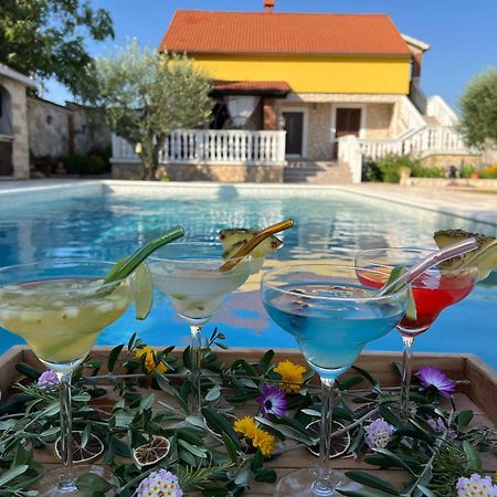 Holiday Home Iva With Pool Sukošan 外观 照片