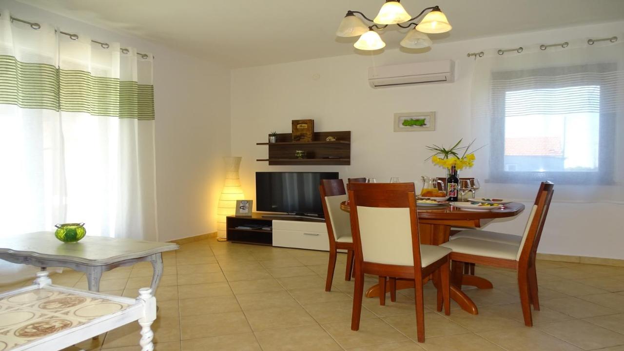 Holiday Home Iva With Pool Sukošan 外观 照片