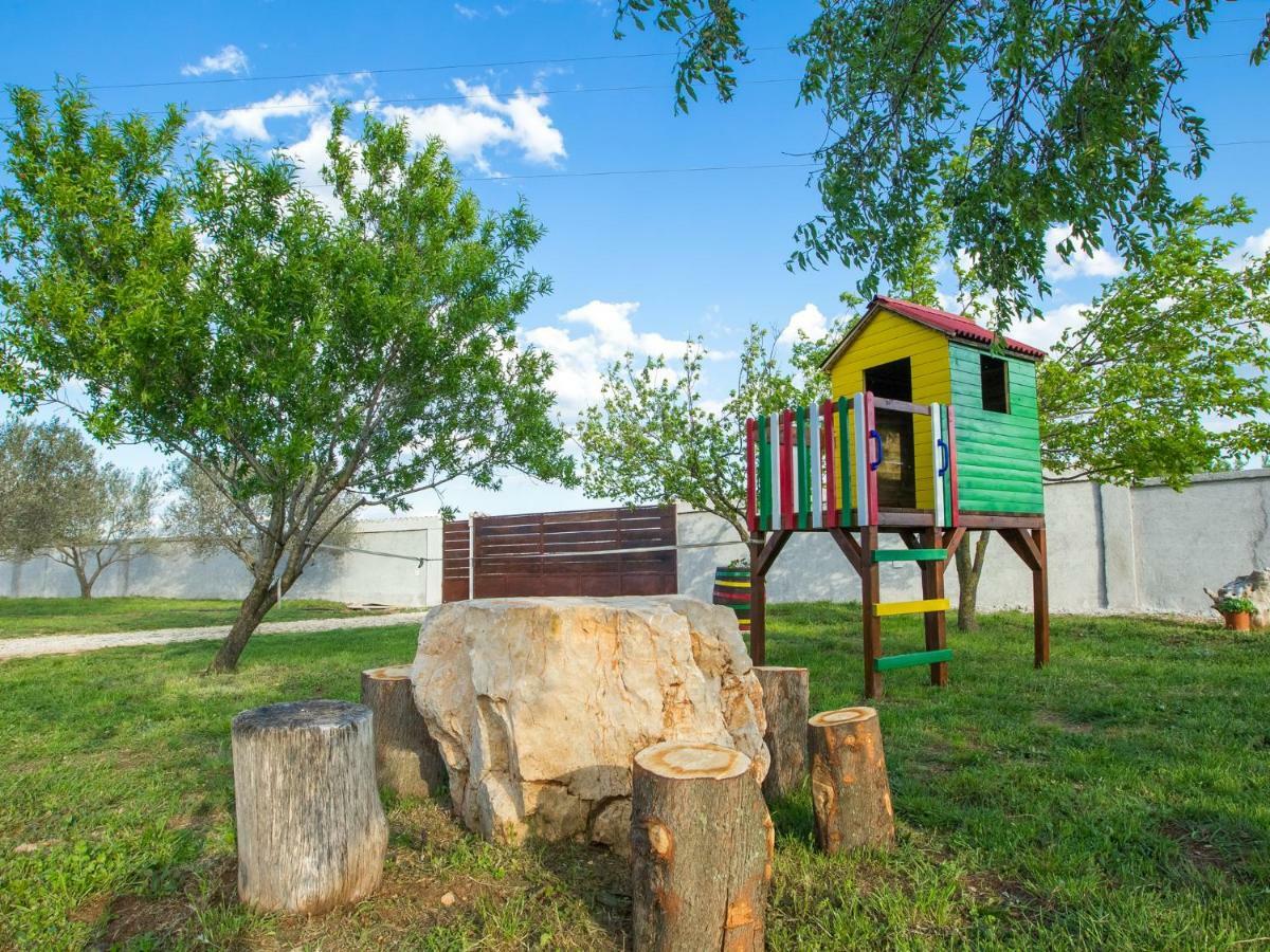 Holiday Home Iva With Pool Sukošan 外观 照片