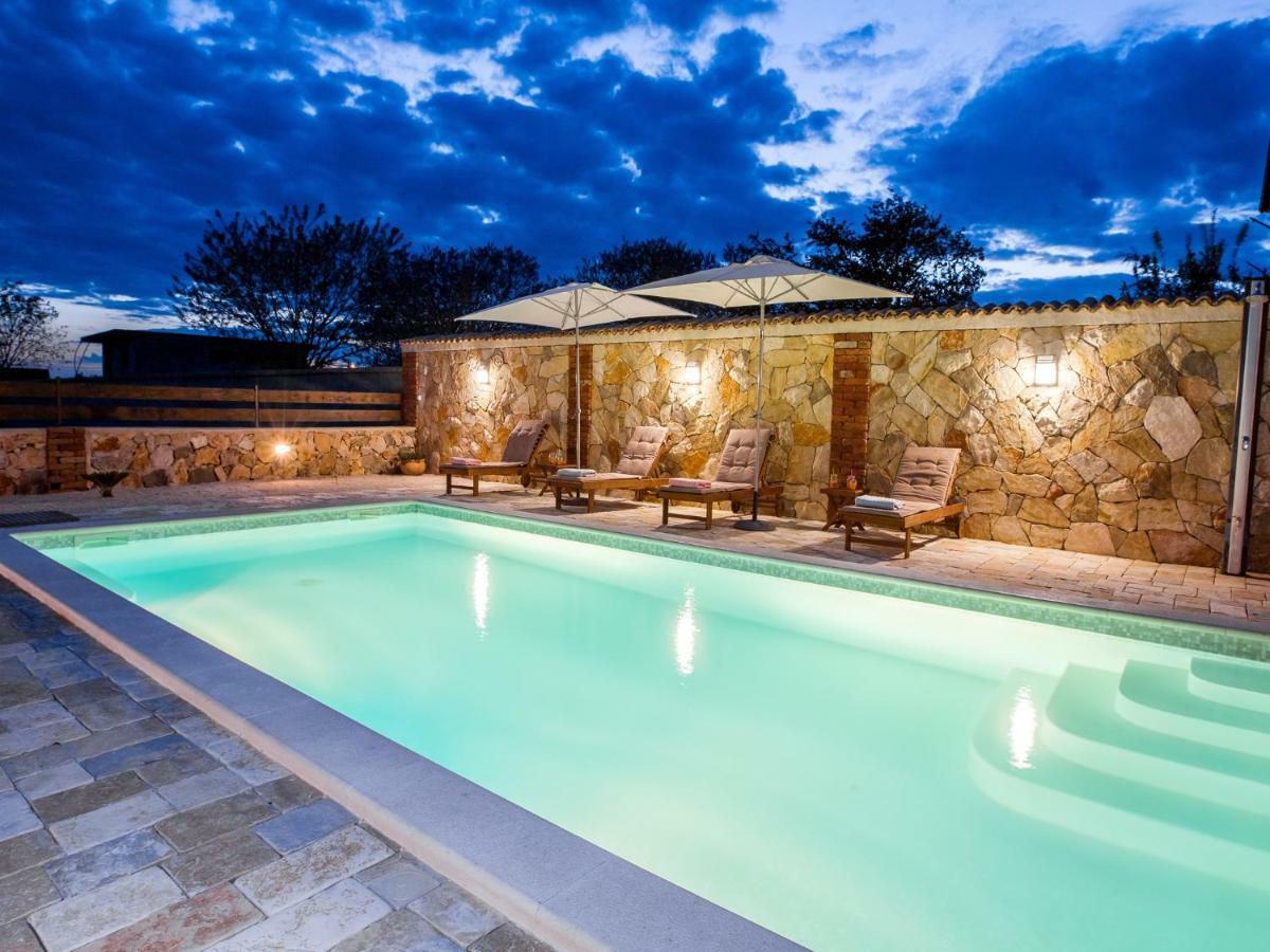 Holiday Home Iva With Pool Sukošan 外观 照片